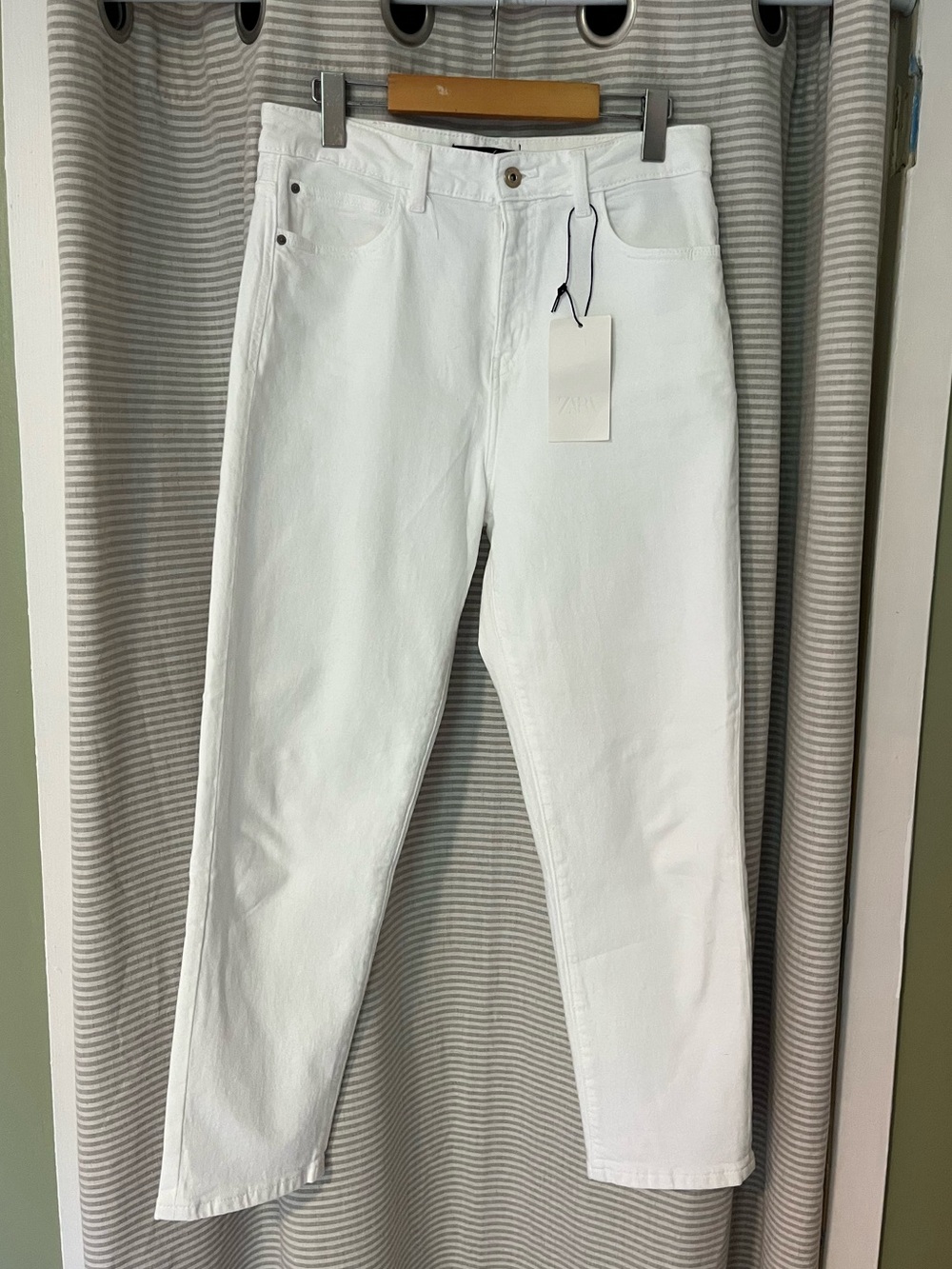 Mom Fit Zara Jeans (White) NWT